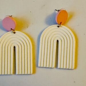White and pink mod/70s style dangle earrings with post back